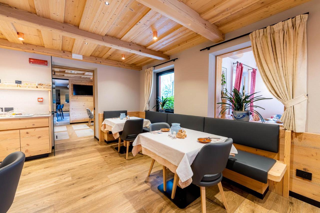 Garni Letizia Bed and Breakfast Campitello di Fassa Exteriör bild