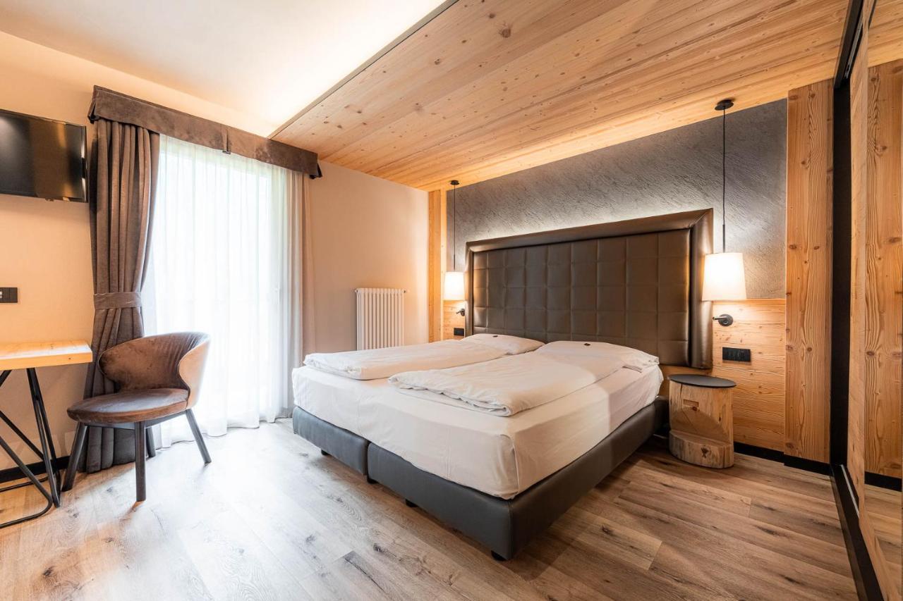 Garni Letizia Bed and Breakfast Campitello di Fassa Exteriör bild