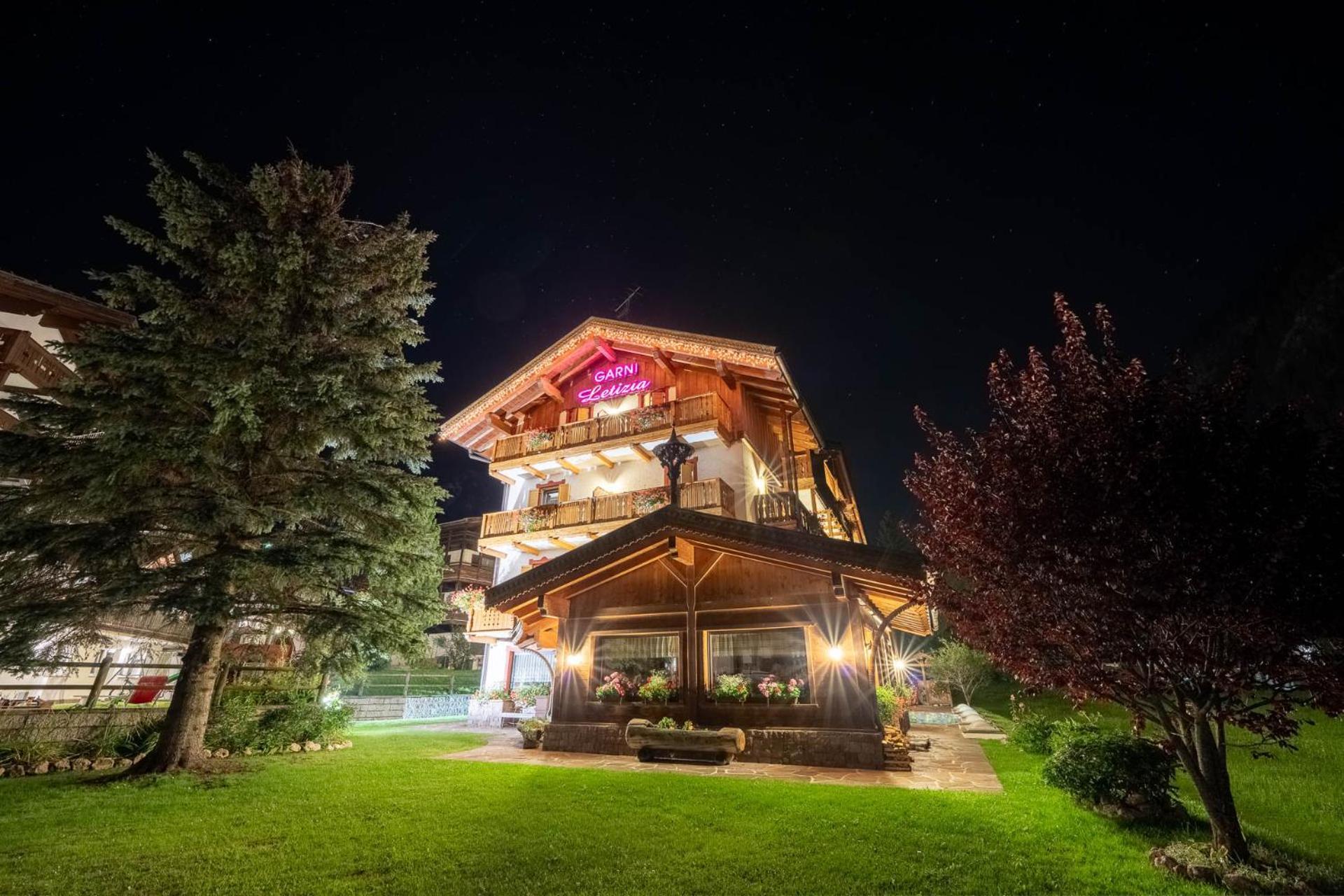 Garni Letizia Bed and Breakfast Campitello di Fassa Exteriör bild